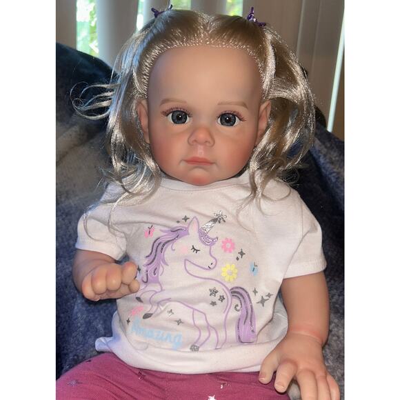 PYD Reborn Blonde Baby Girl Cloth Body & Soft Touch Vinyl Limbs + Accessories - Picture 2 of 7